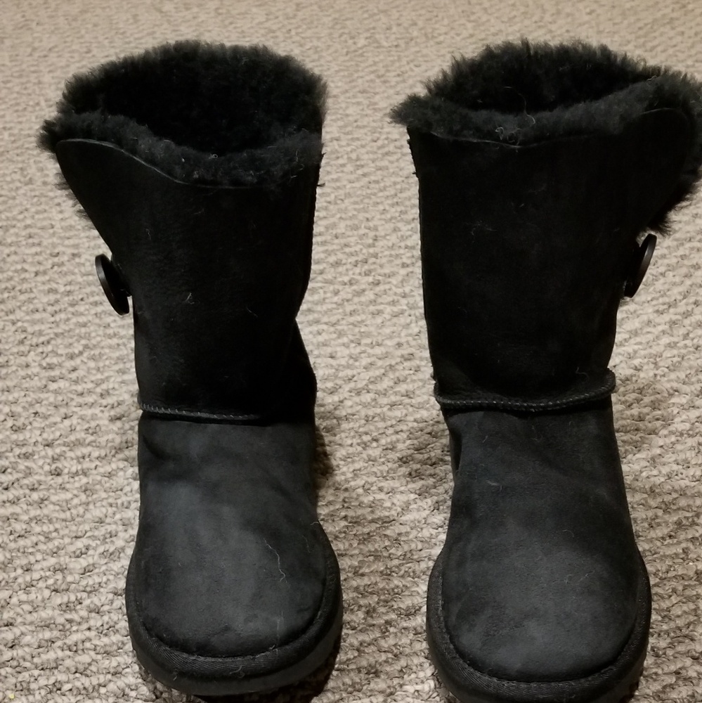 Authentic UGG Bailey Button Womens size 7
